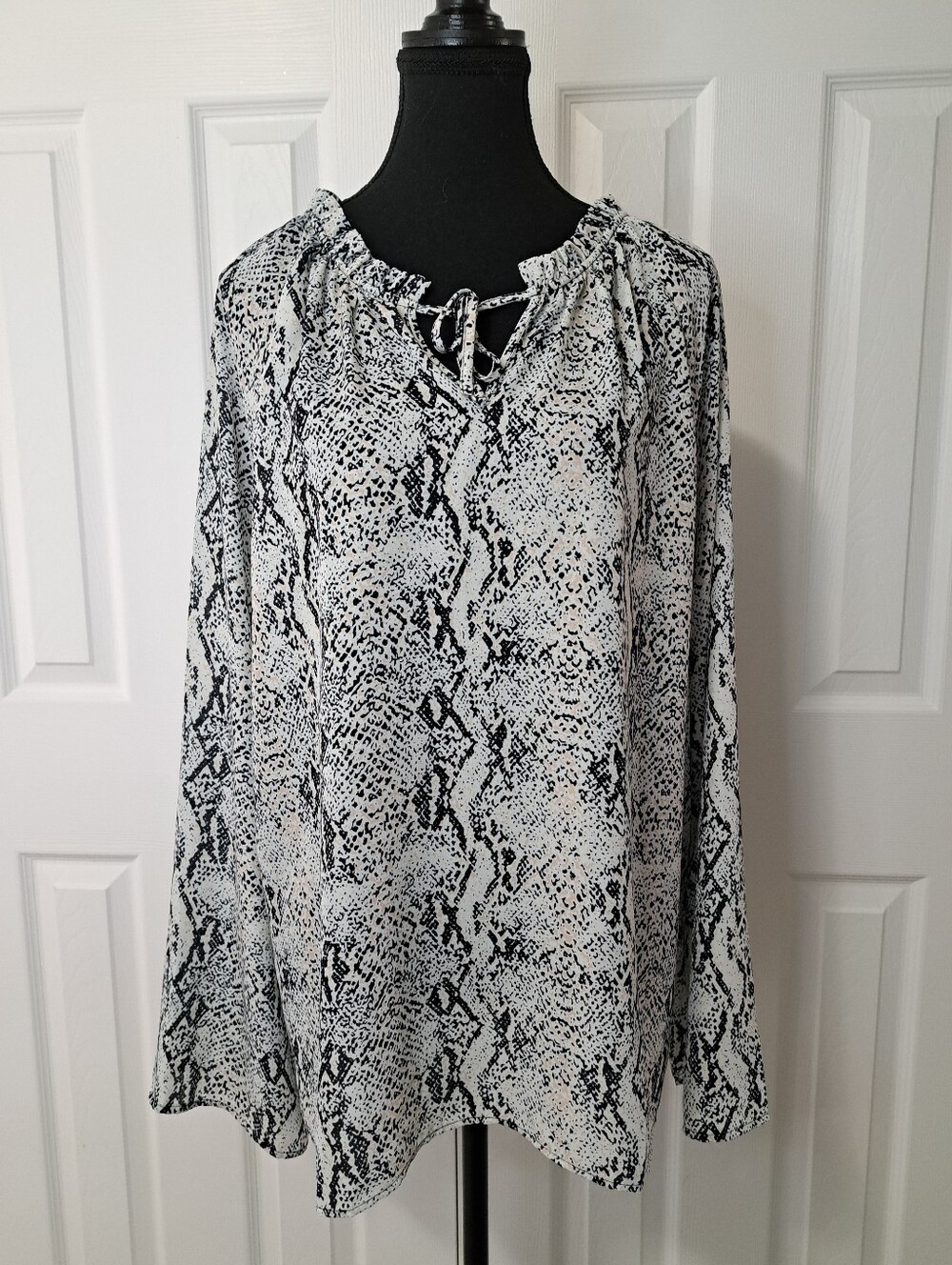 Charlie Paige BlackBeige Snake Print Peasant Blouse Tie Neck Large Boho Relaxed